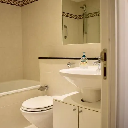 Modern And Stylish By Grand Canal Dublin