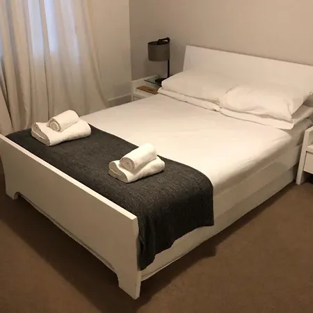 Modern And Stylish By Grand Canal Apartment Dublin
