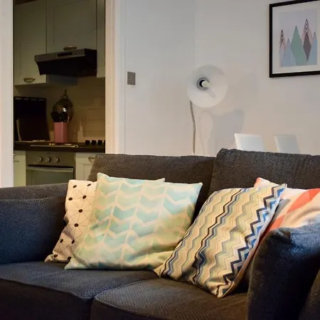 Apartment Modern And Stylish By Grand Canal